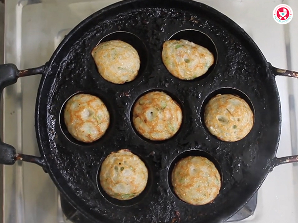 Jowar (Sorghum) Appe / Chola kuzhi paniyaram for Kids